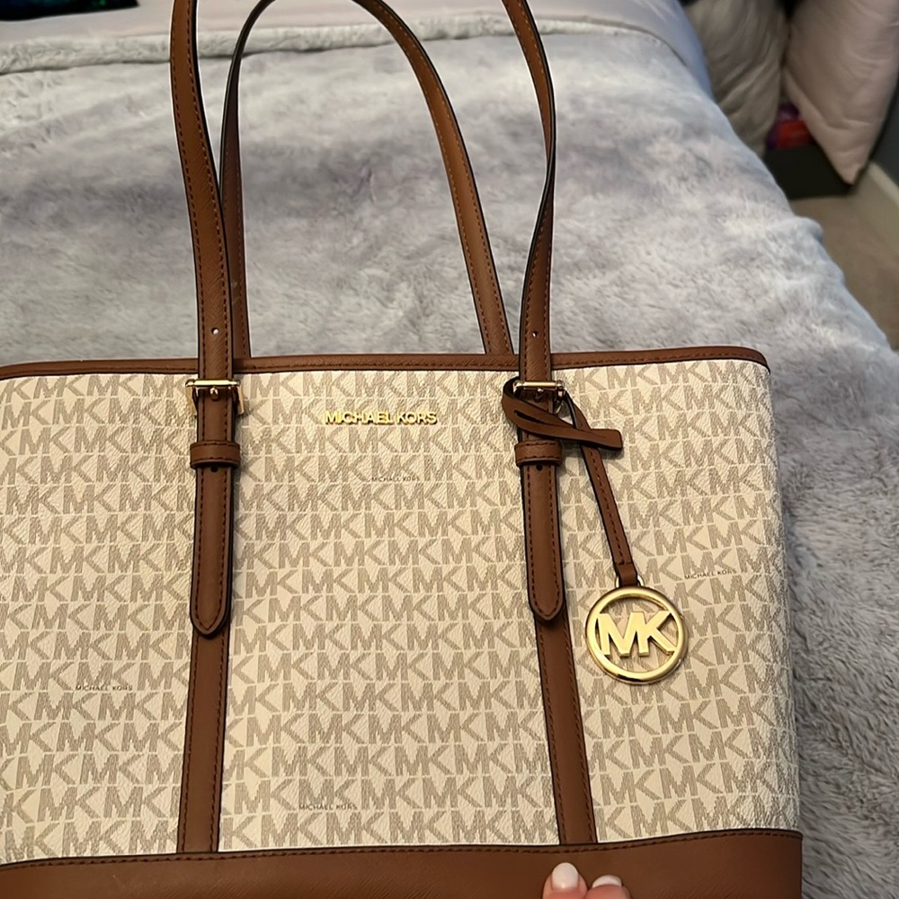 Micheal Kors purse